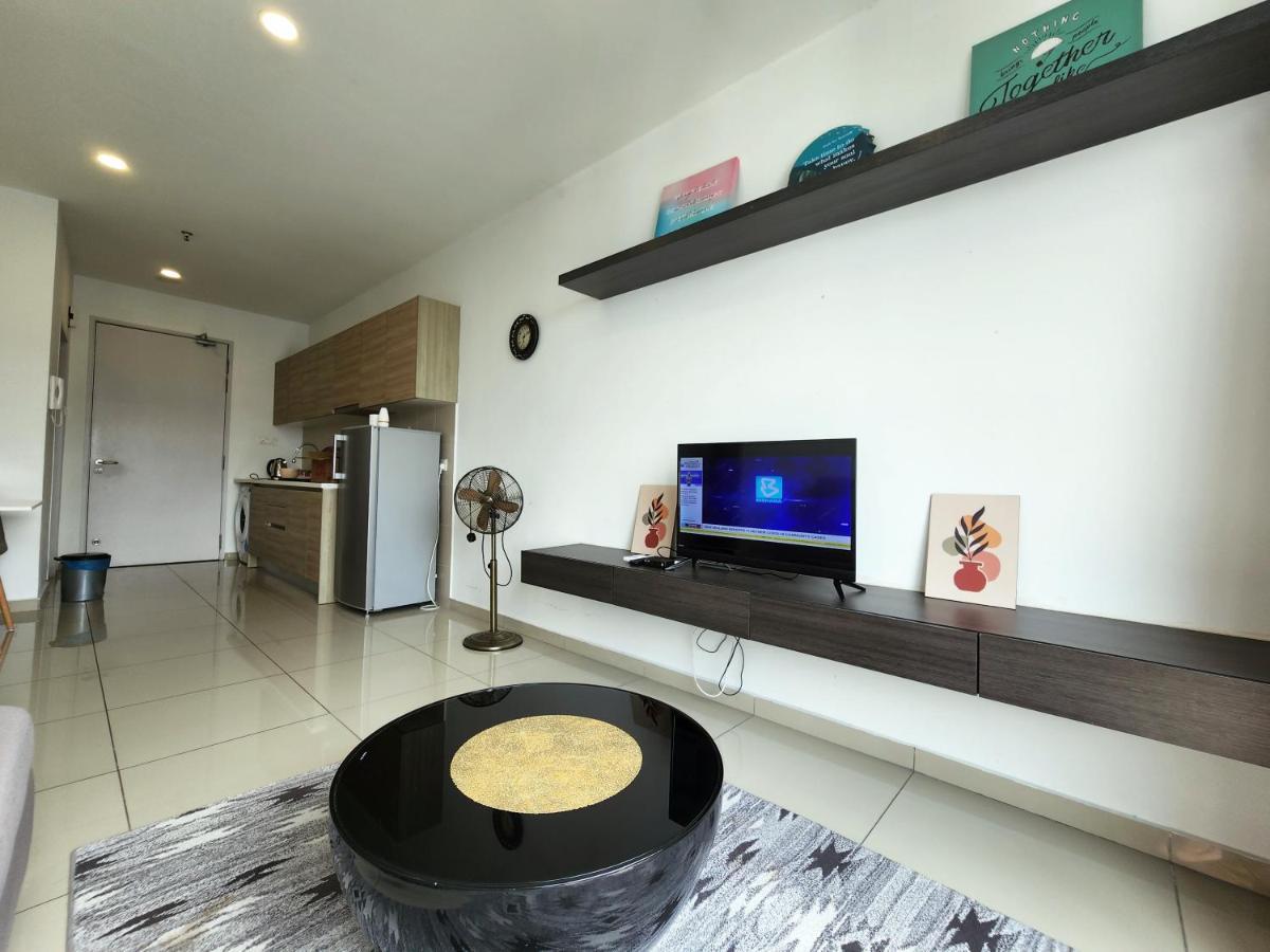 Lavender Suite # Shah Alam I-City Block B Homestay # 2R1B #Free Wifi & Parking Exterior photo