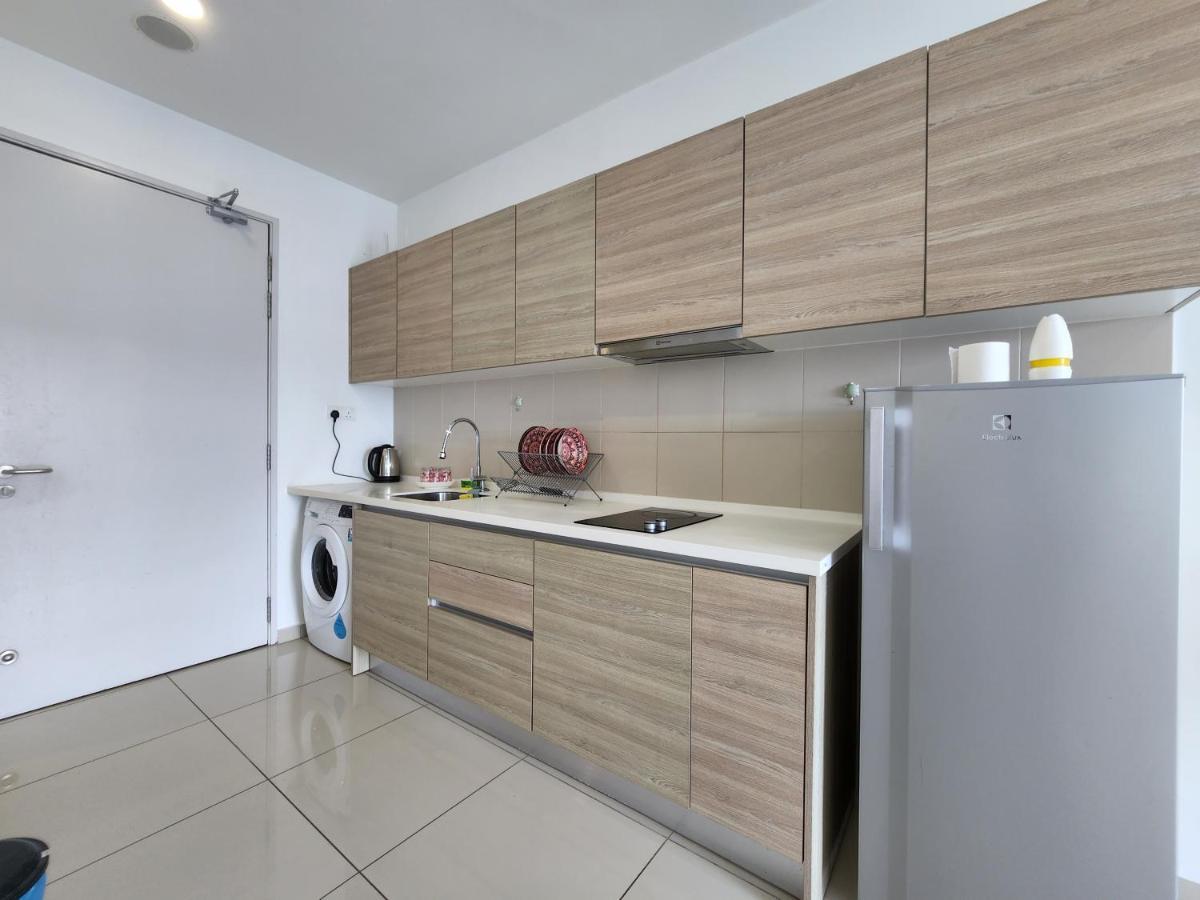 Lavender Suite # Shah Alam I-City Block B Homestay # 2R1B #Free Wifi & Parking Exterior photo