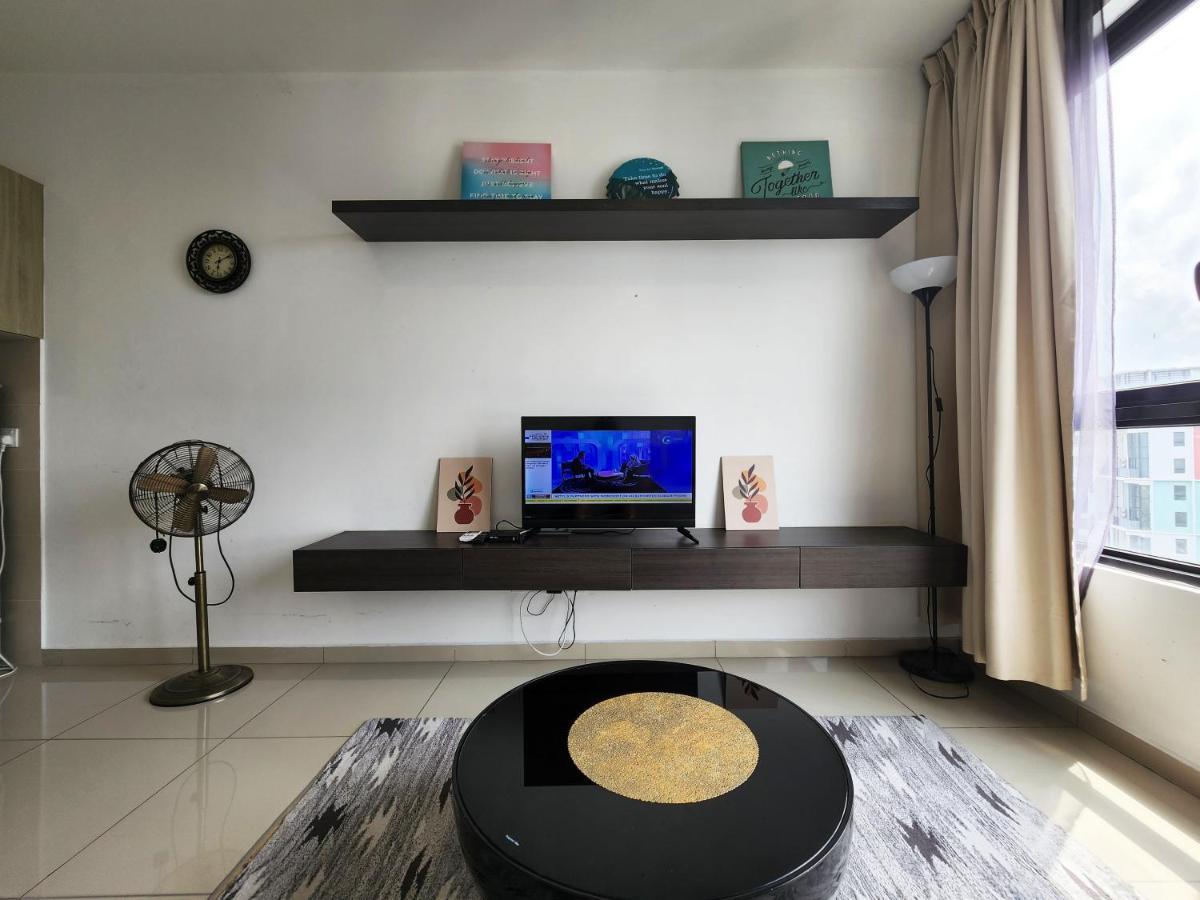 Lavender Suite # Shah Alam I-City Block B Homestay # 2R1B #Free Wifi & Parking Exterior photo